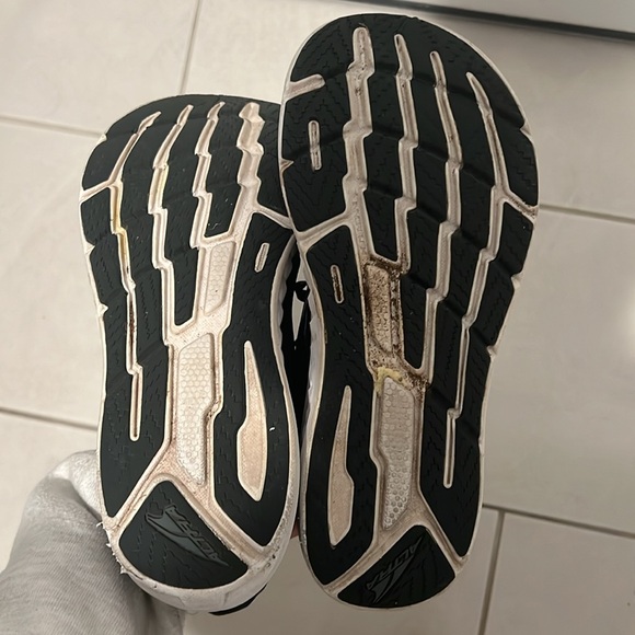 Altra women’s shoe - Picture 3 of 3